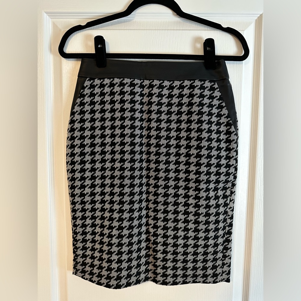 Express Houndstooth and Faux Leather Pencil Skirt - size 2